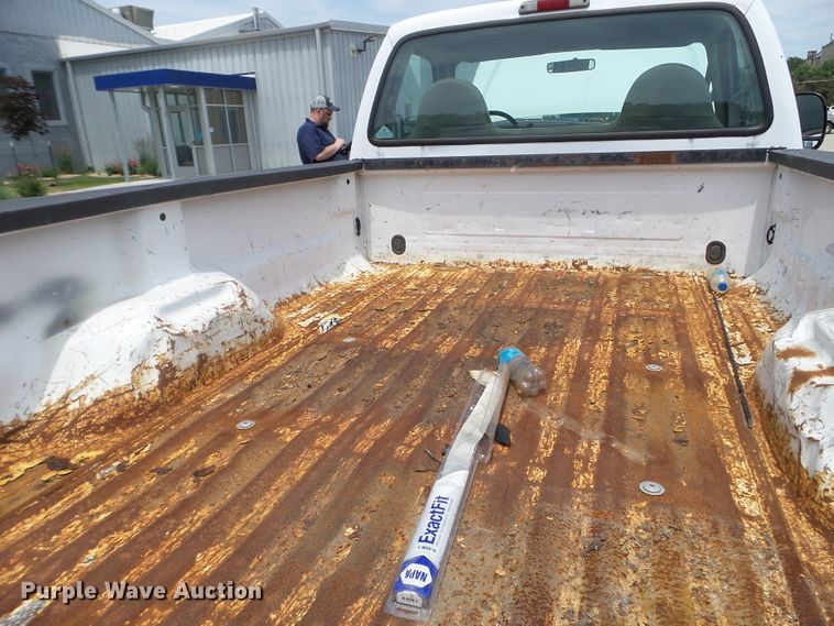 image for item FM9428 2001 Ford F250 Super Duty XL pickup truck