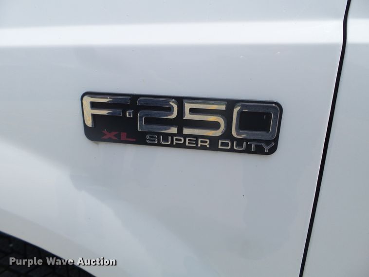 image for item FM9428 2001 Ford F250 Super Duty XL pickup truck