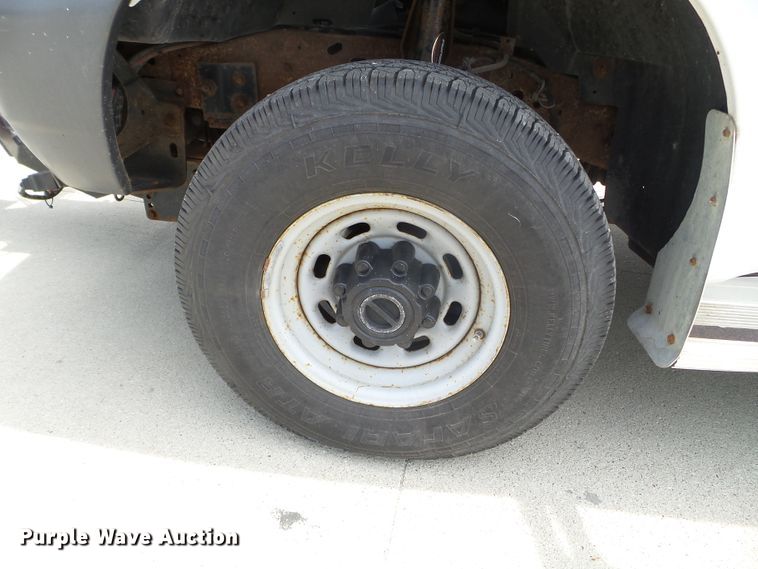 image for item FM9428 2001 Ford F250 Super Duty XL pickup truck