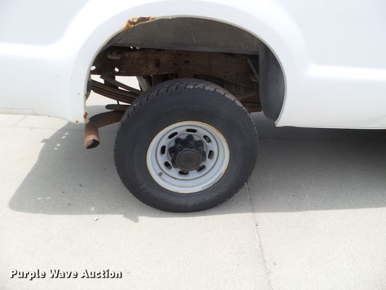 image for item FM9428 2001 Ford F250 Super Duty XL pickup truck