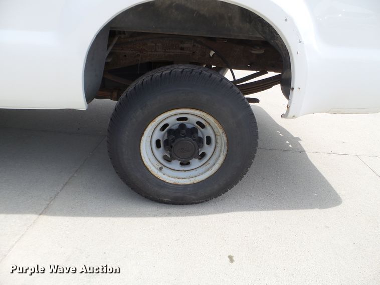 image for item FM9428 2001 Ford F250 Super Duty XL pickup truck