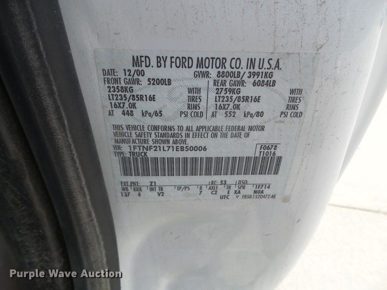 image for item FM9428 2001 Ford F250 Super Duty XL pickup truck