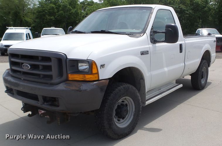 image for item FM9429 2001 Ford F250 Super Duty XL pickup truck