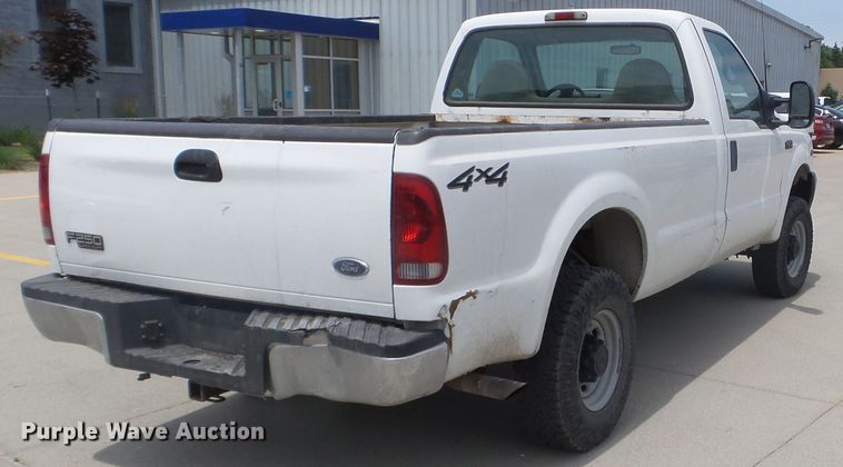 image for item FM9429 2001 Ford F250 Super Duty XL pickup truck