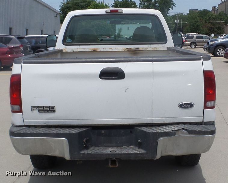 image for item FM9429 2001 Ford F250 Super Duty XL pickup truck