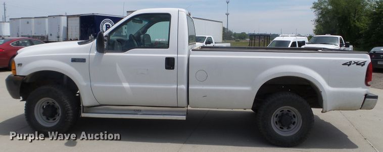 image for item FM9429 2001 Ford F250 Super Duty XL pickup truck