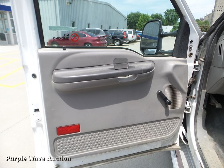 image for item FM9429 2001 Ford F250 Super Duty XL pickup truck