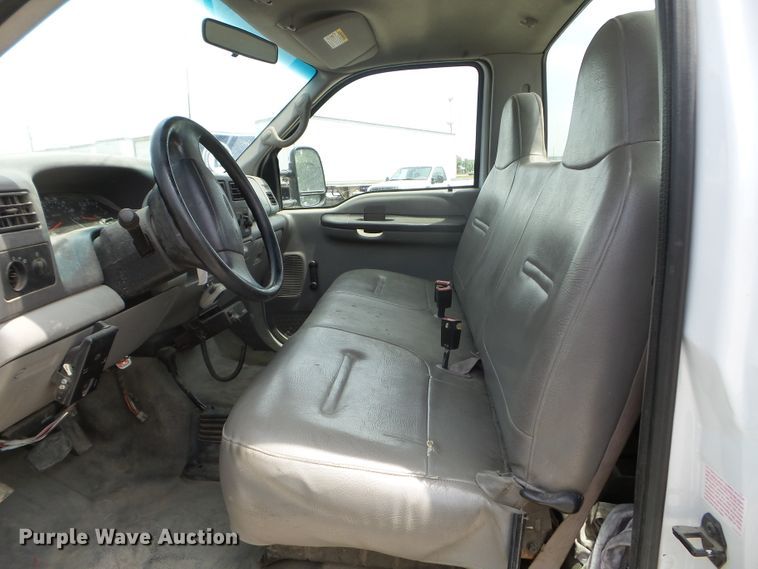 image for item FM9429 2001 Ford F250 Super Duty XL pickup truck