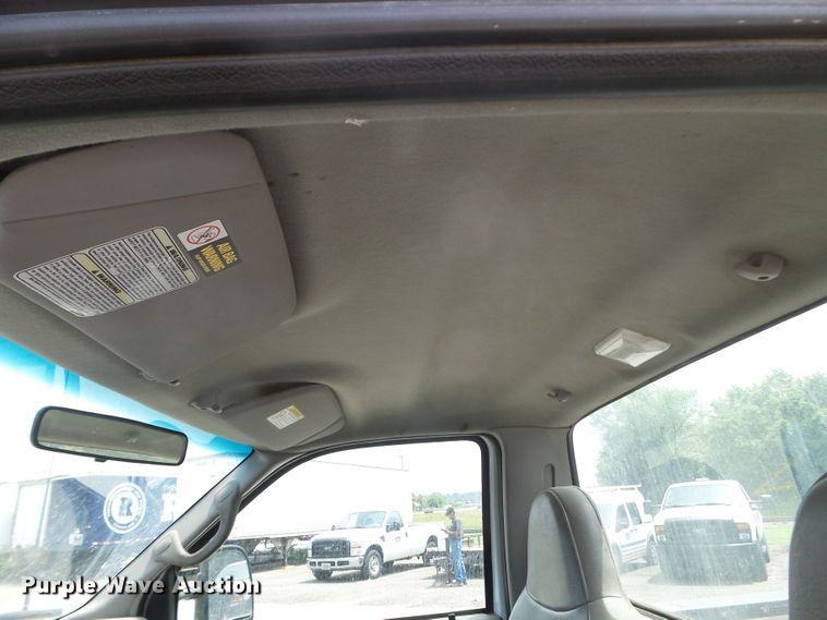 image for item FM9429 2001 Ford F250 Super Duty XL pickup truck