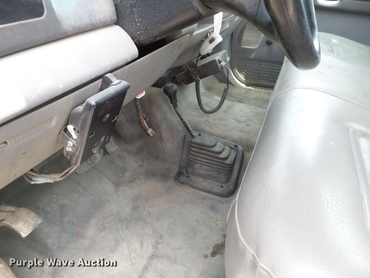 image for item FM9429 2001 Ford F250 Super Duty XL pickup truck