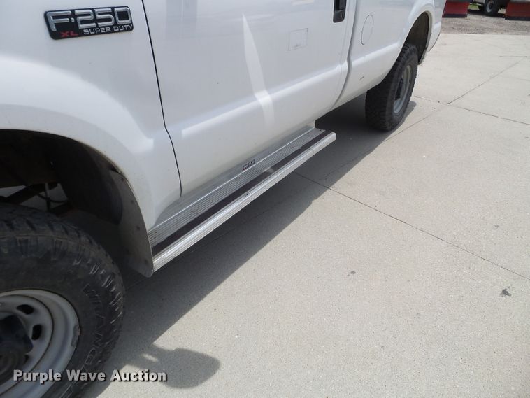 image for item FM9429 2001 Ford F250 Super Duty XL pickup truck