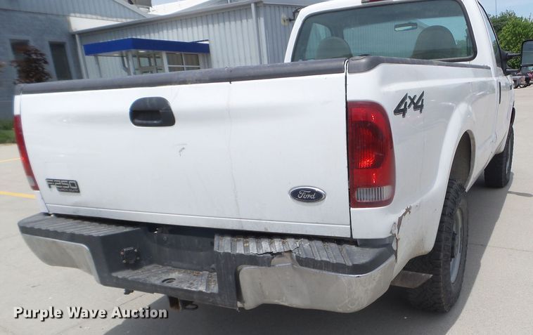 image for item FM9429 2001 Ford F250 Super Duty XL pickup truck