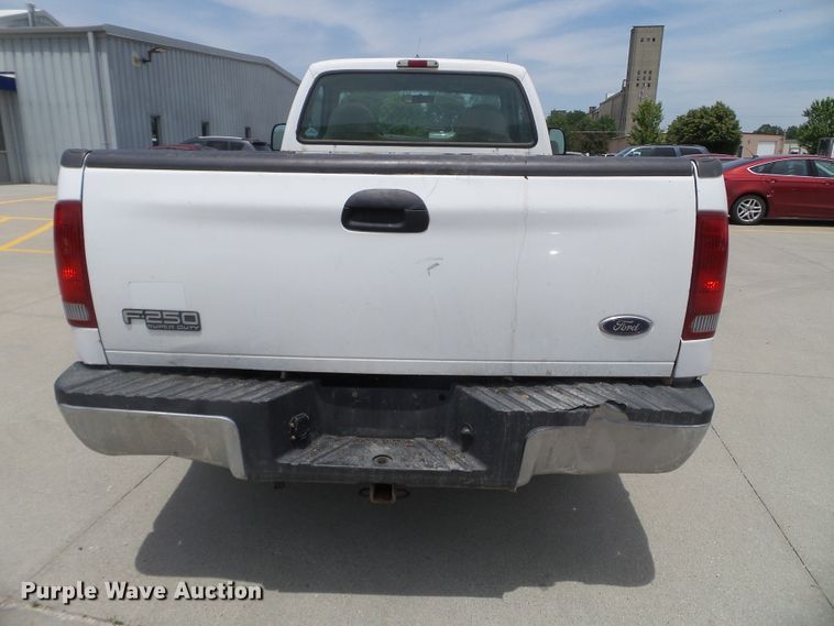 image for item FM9429 2001 Ford F250 Super Duty XL pickup truck