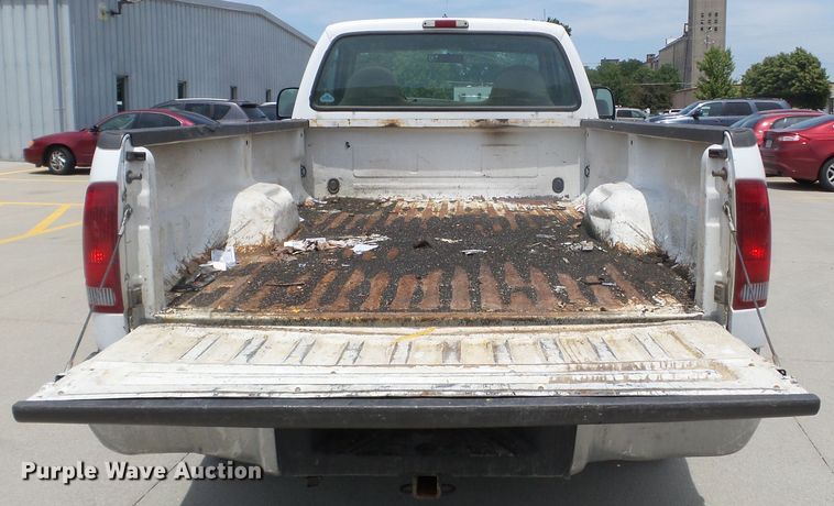 image for item FM9429 2001 Ford F250 Super Duty XL pickup truck