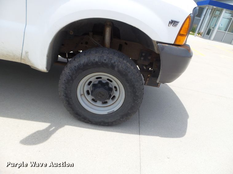 image for item FM9429 2001 Ford F250 Super Duty XL pickup truck