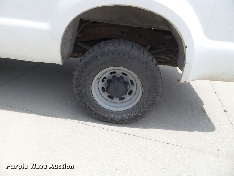 image for item FM9429 2001 Ford F250 Super Duty XL pickup truck