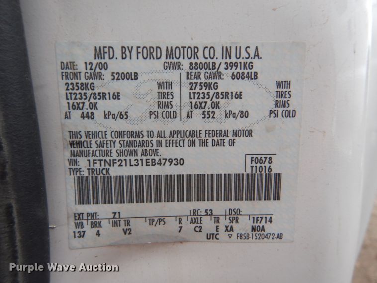 image for item FM9429 2001 Ford F250 Super Duty XL pickup truck