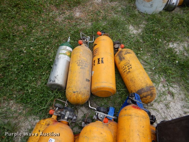 image for item FP9003 (12) oxygen tanks