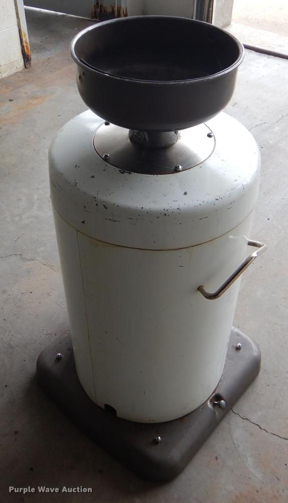 Alemite waste oil drain caddy in Hays, KS Item FT9592 sold Purple Wave