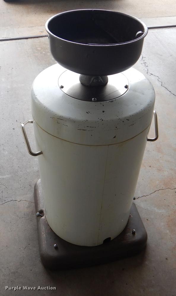 Alemite waste oil drain caddy in Hays, KS Item FT9592 sold Purple Wave