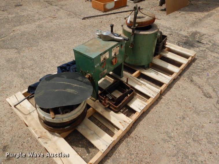 image for item FT9641 Johnson F-900 foundry