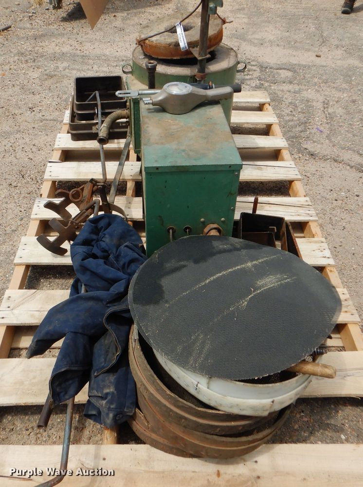 image for item FT9641 Johnson F-900 foundry