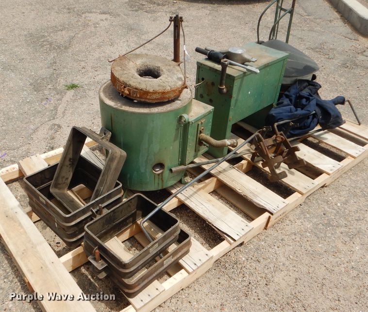 image for item FT9641 Johnson F-900 foundry