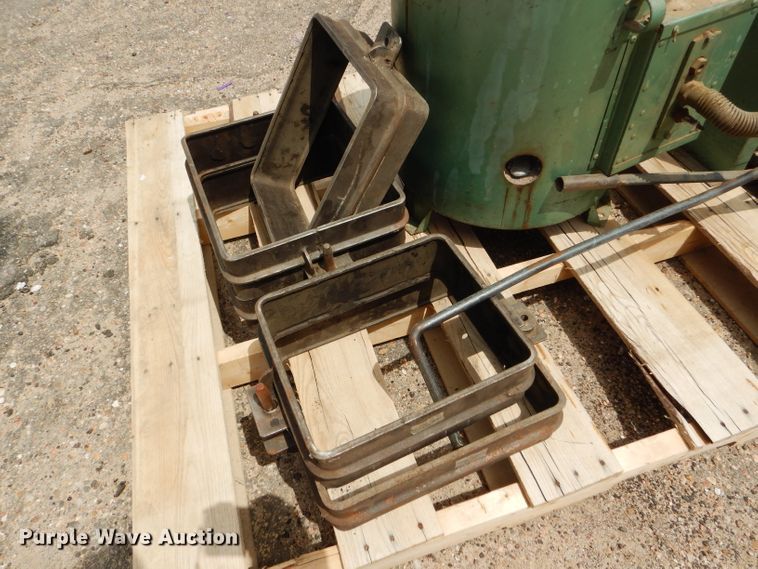 image for item FT9641 Johnson F-900 foundry