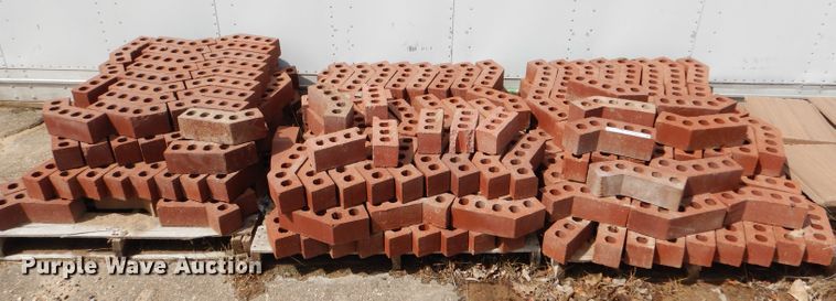 image for item FT9650 Approximately 200 angled red bricks