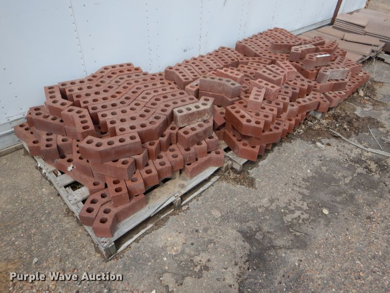 image for item FT9650 Approximately 200 angled red bricks
