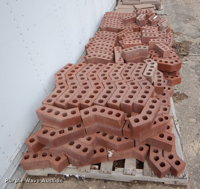image for item FT9650 Approximately 200 angled red bricks