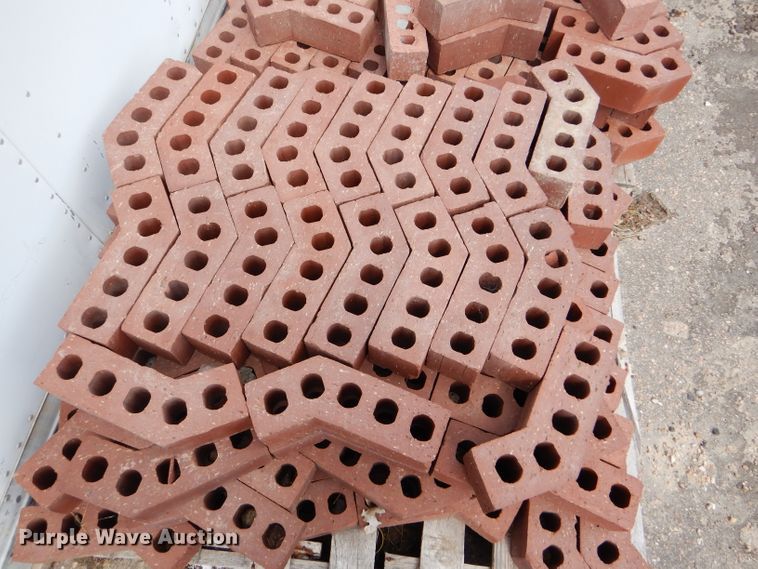 image for item FT9650 Approximately 200 angled red bricks