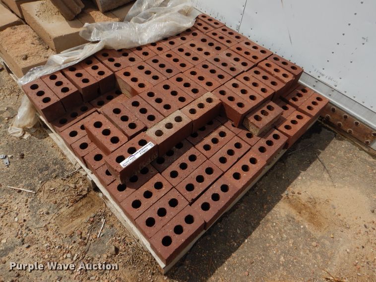 image for item FT9651 Approximately 105 red bricks