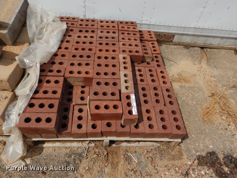 image for item FT9651 Approximately 105 red bricks