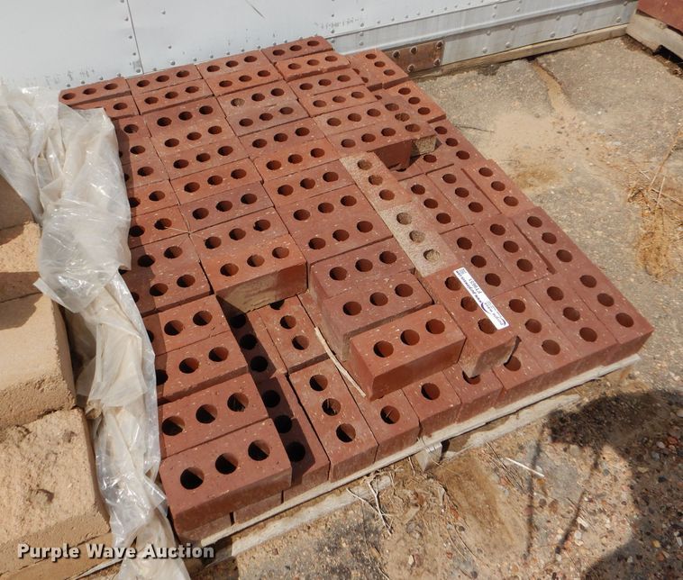 image for item FT9651 Approximately 105 red bricks