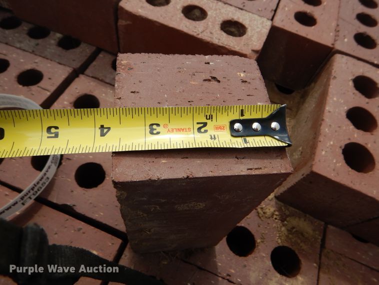 image for item FT9651 Approximately 105 red bricks