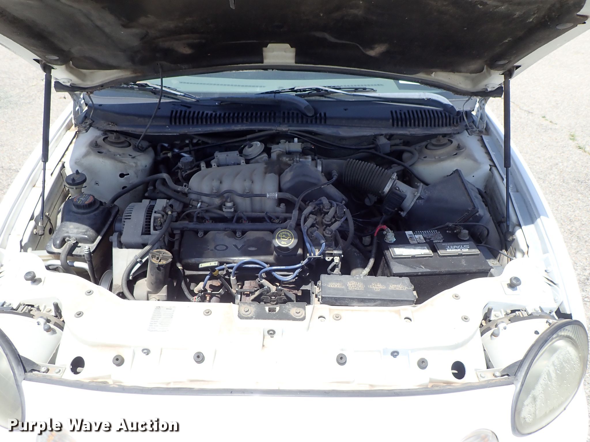 1998 Ford Taurus in Hutchinson, KS | Item DE5413 sold | Purple Wave