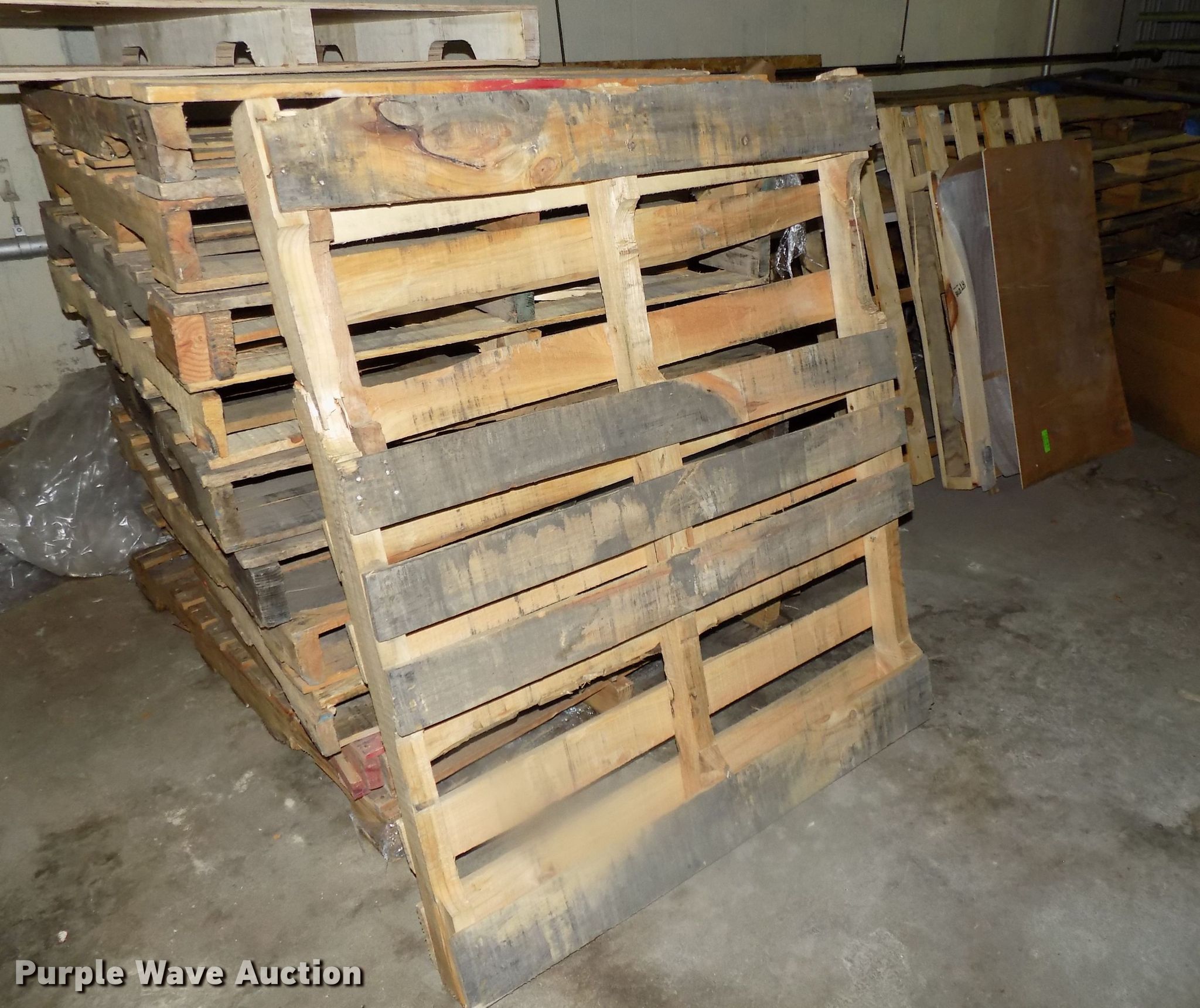 Approximately 50 pallets in Lincoln, NE Item DZ9722 sold Purple Wave