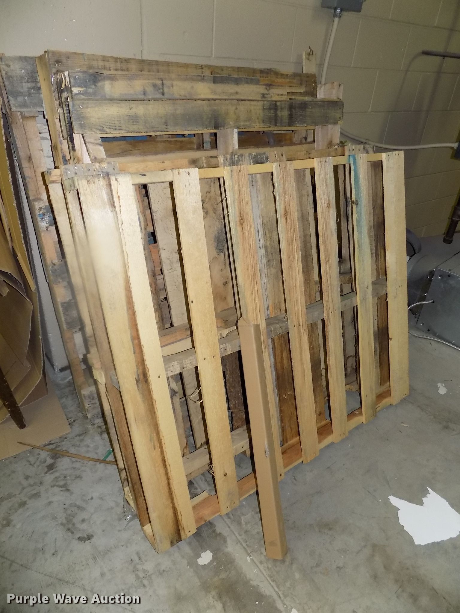 Approximately 50 pallets in Lincoln, NE Item DZ9722 sold Purple Wave