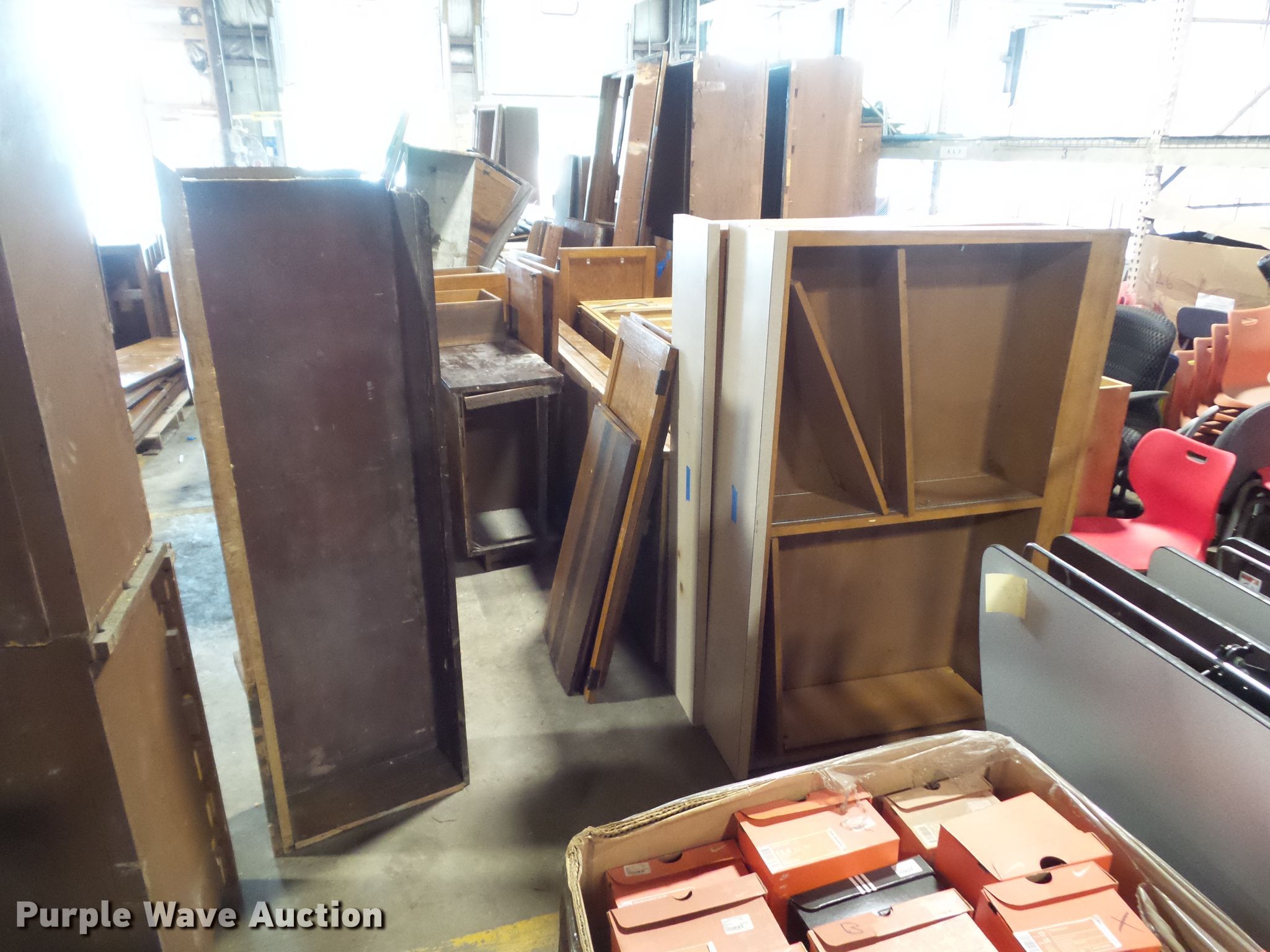 Furniture in Des Moines, IA Item EM9197 sold Purple Wave