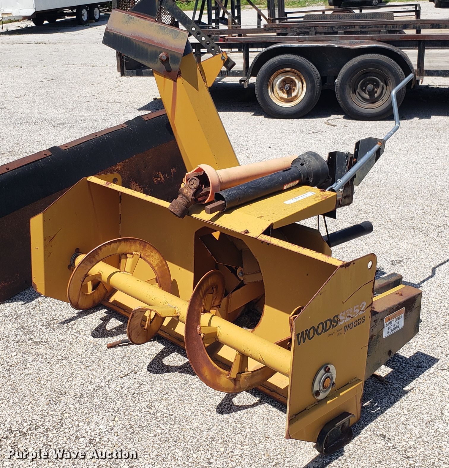 Woods snow blower in Independence, MO Item ET9775 sold Purple Wave