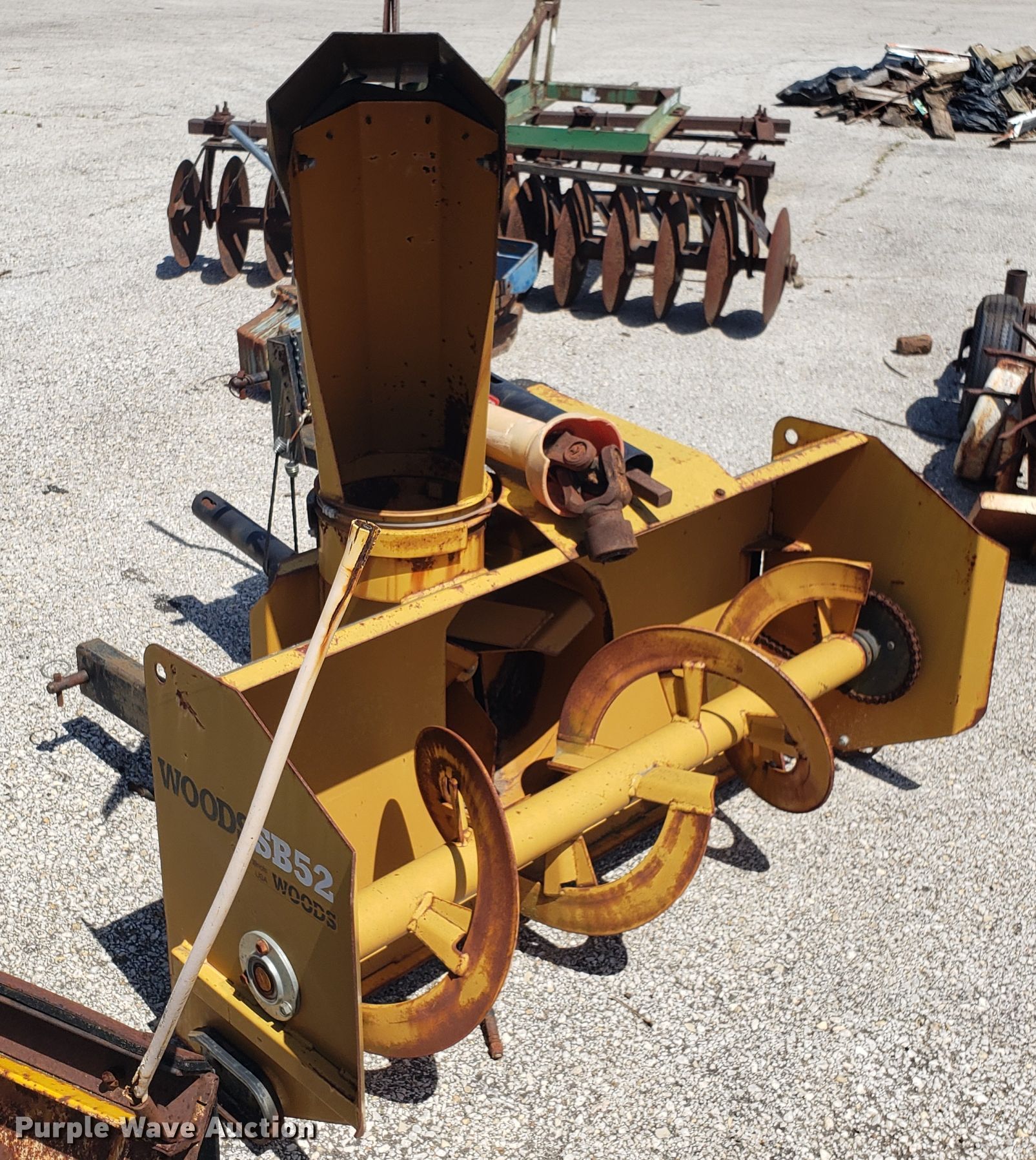 Woods snow blower in Independence, MO Item ET9775 sold Purple Wave