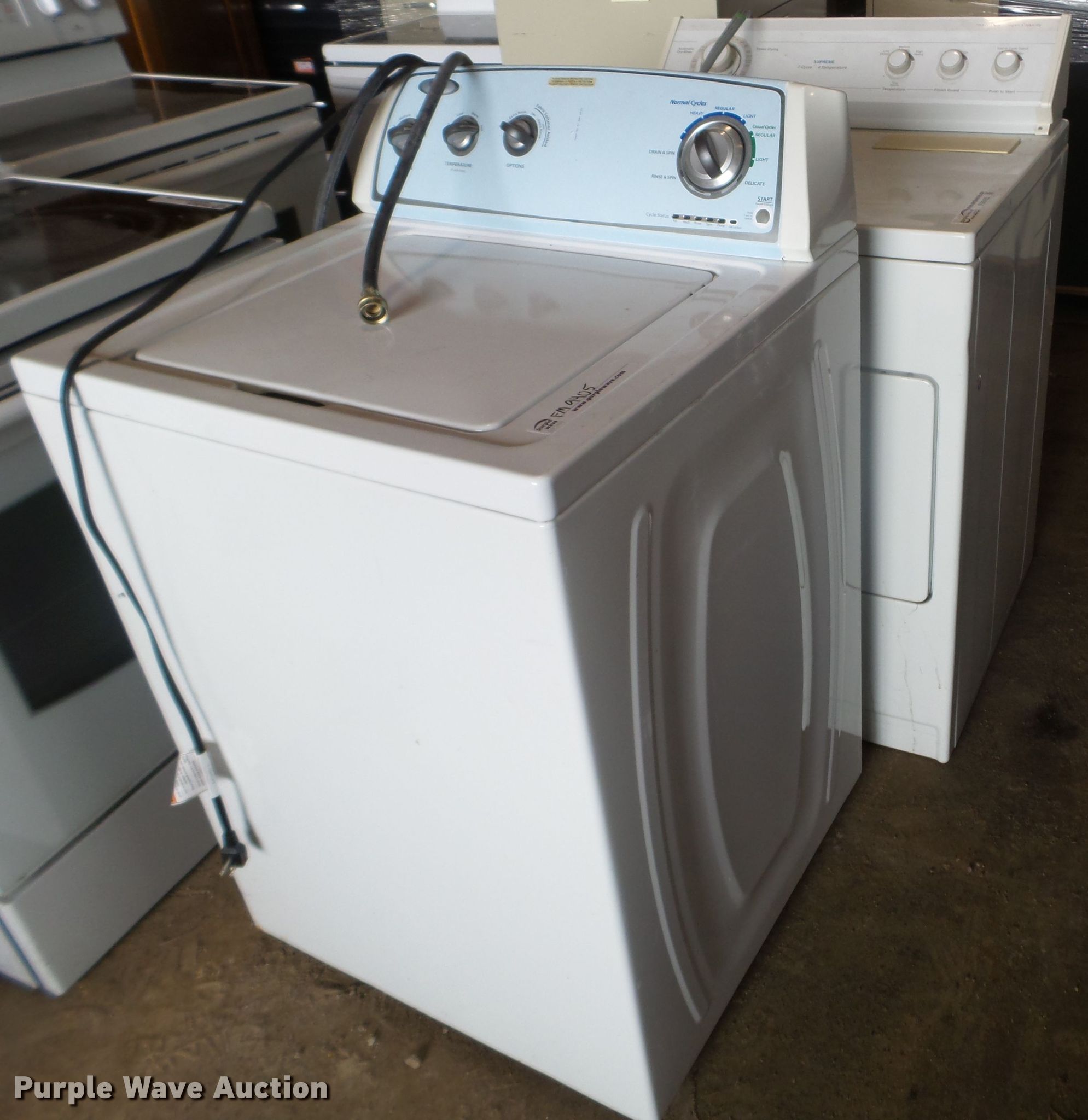 Appliances in Des Moines, IA Item FM9405 sold Purple Wave