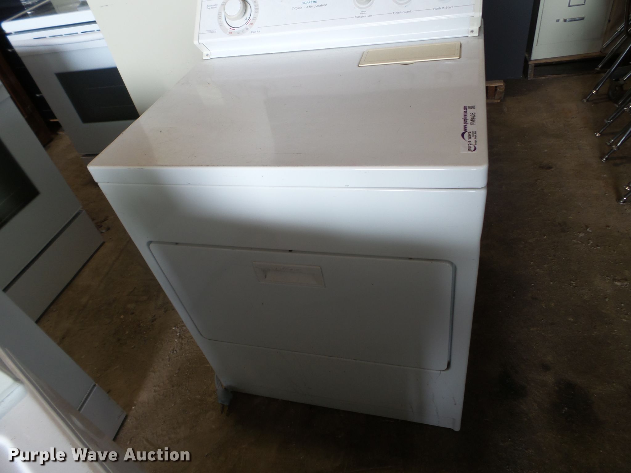 Appliances in Des Moines, IA Item FM9405 sold Purple Wave