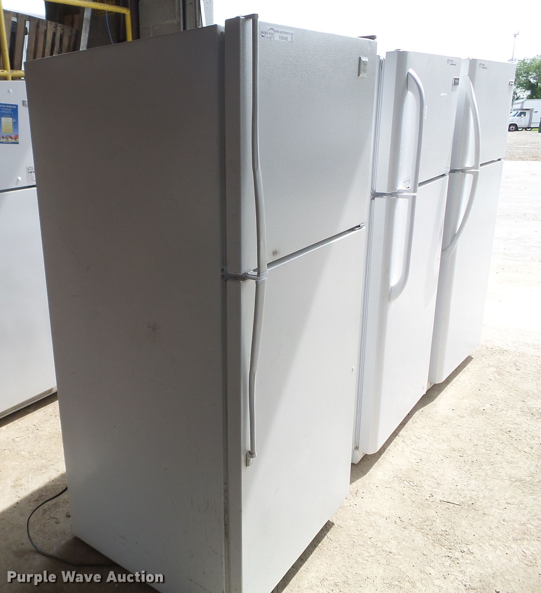 (3) refrigerators in Des Moines, IA Item FM9408 sold Purple Wave