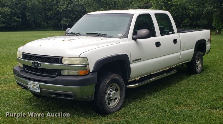 image for item AN9438 2002 Chevrolet Silverado 2500HD Crew Cab pickup truck