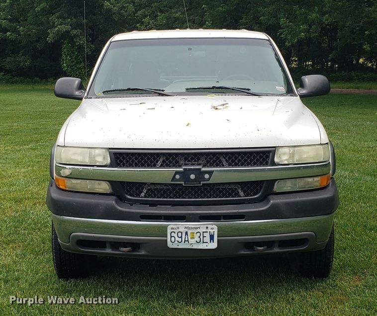 image for item AN9438 2002 Chevrolet Silverado 2500HD Crew Cab pickup truck