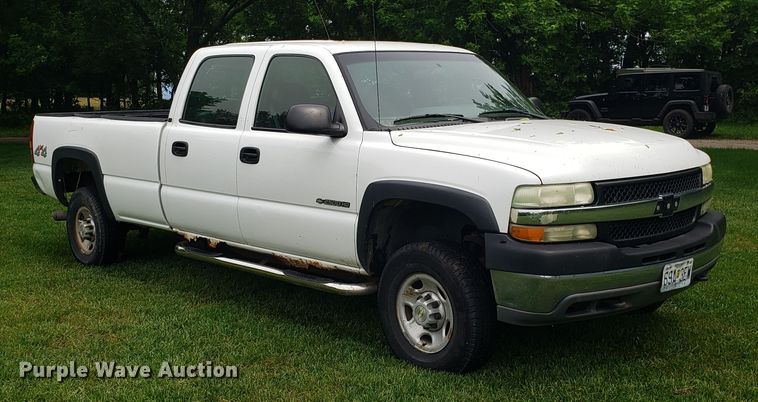 image for item AN9438 2002 Chevrolet Silverado 2500HD Crew Cab pickup truck
