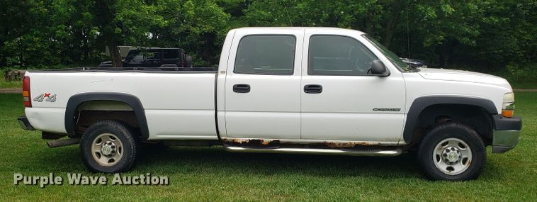 image for item AN9438 2002 Chevrolet Silverado 2500HD Crew Cab pickup truck