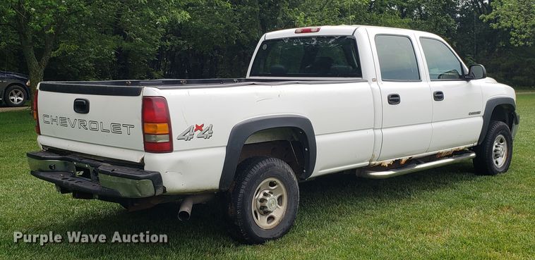 image for item AN9438 2002 Chevrolet Silverado 2500HD Crew Cab pickup truck